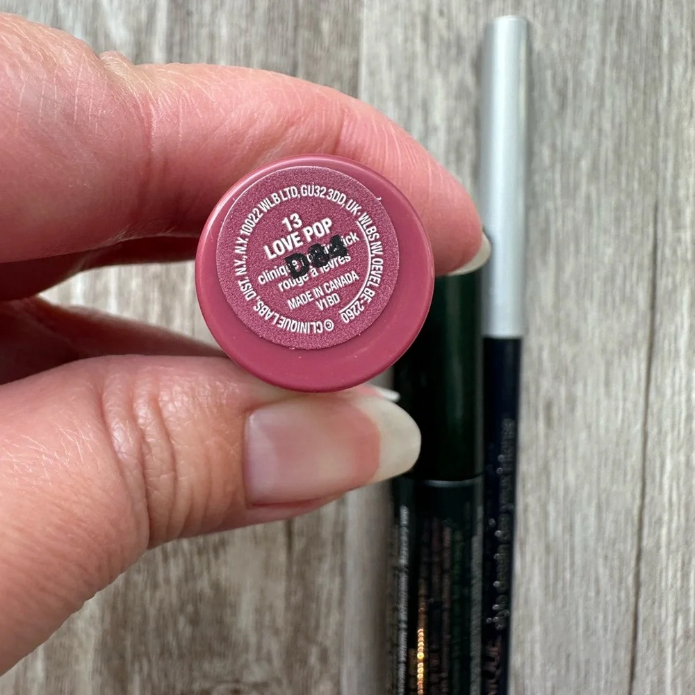 Clinique 13 Love Pop Lipstick + Black Mascara + Intense Black Eyeliner + Serum
